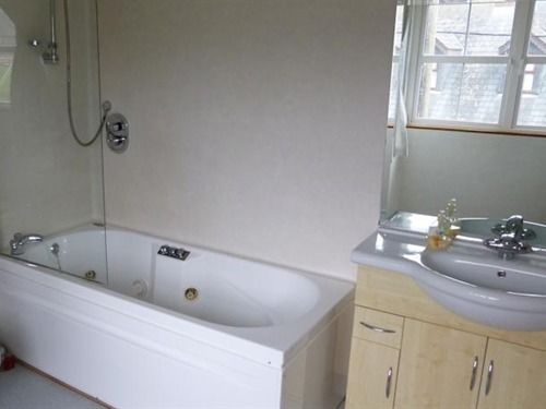 ベッドアンドブレックファースト Acton Lodge Guesthouse