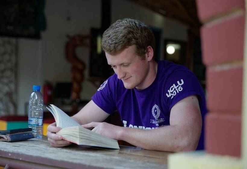 هاستل Jollyboys Backpackers