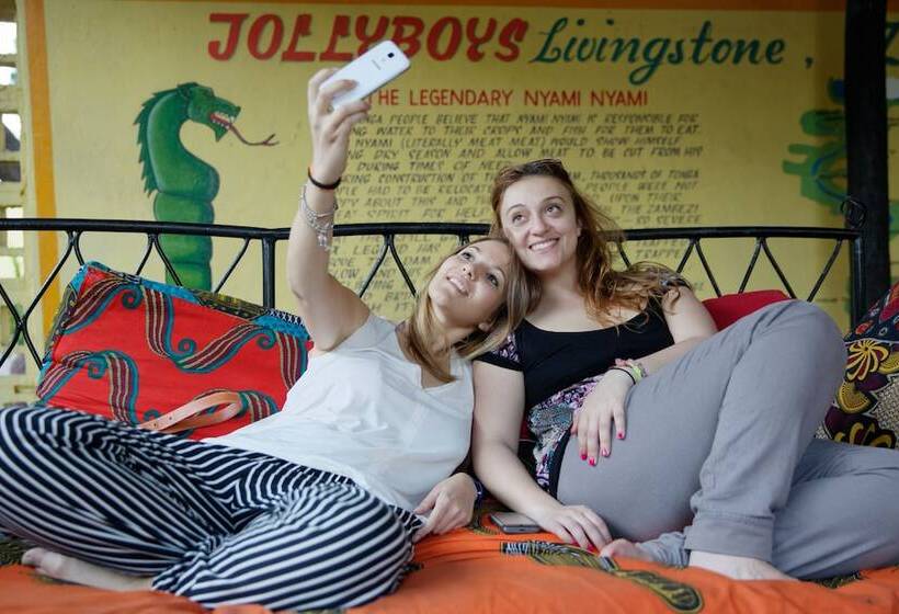 هاستل Jollyboys Backpackers