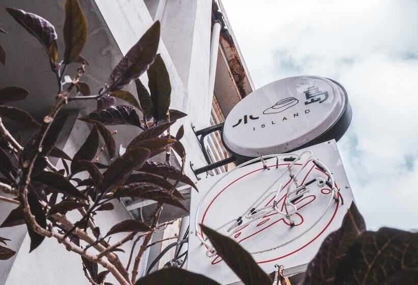 تختخواب و صبحانه Island House