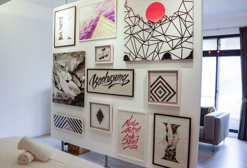 تختخواب و صبحانه Island House