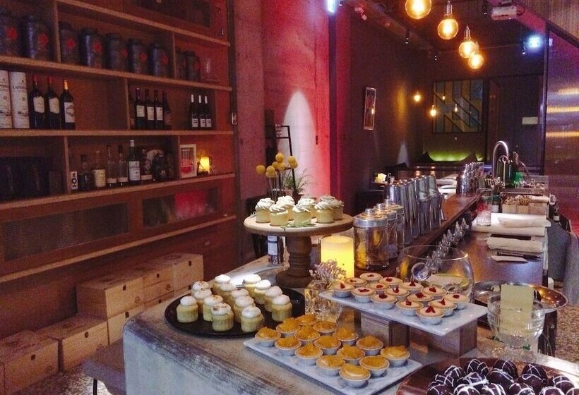 تختخواب و صبحانه Island House