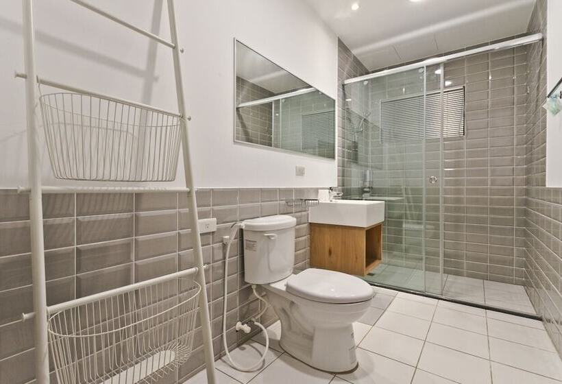 تختخواب و صبحانه Island House