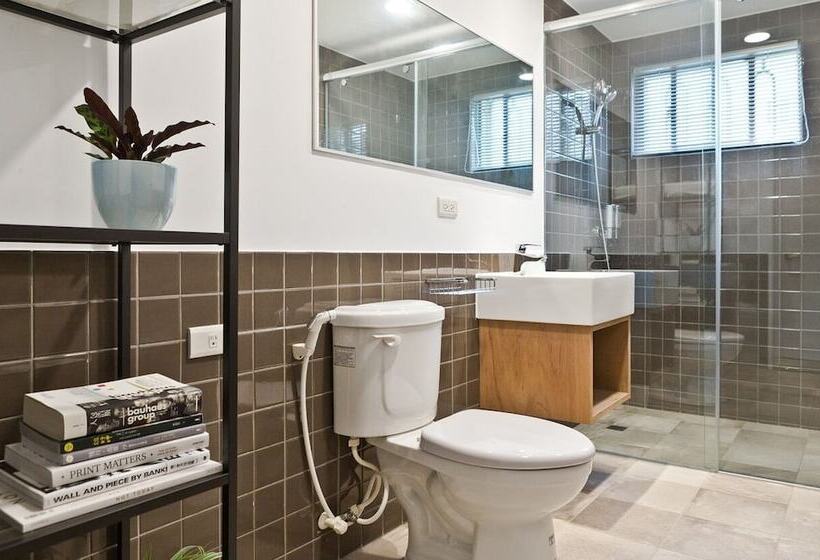 تختخواب و صبحانه Island House