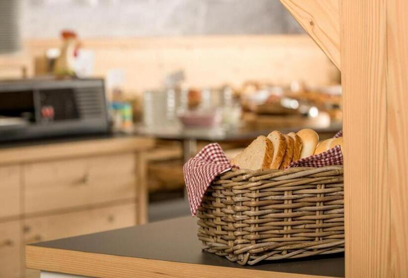 בית מלון כפרי Garni Lastei