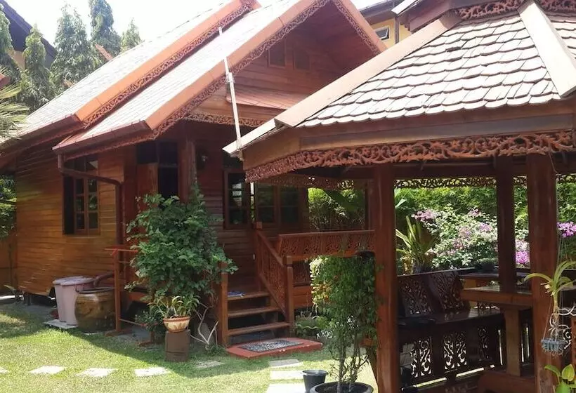 هتل Golden Teak Resort Baan Sapparot
