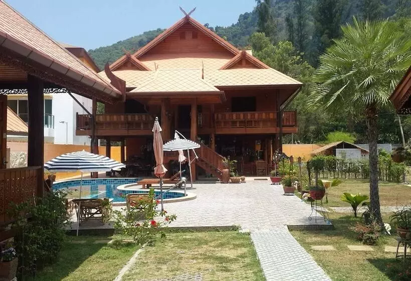 هتل Golden Teak Resort Baan Sapparot