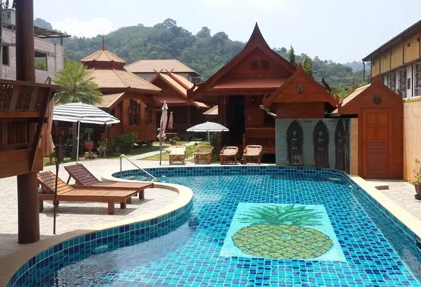 هتل Golden Teak Resort Baan Sapparot