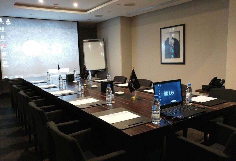 Отель Royal Tulip Achrafieh