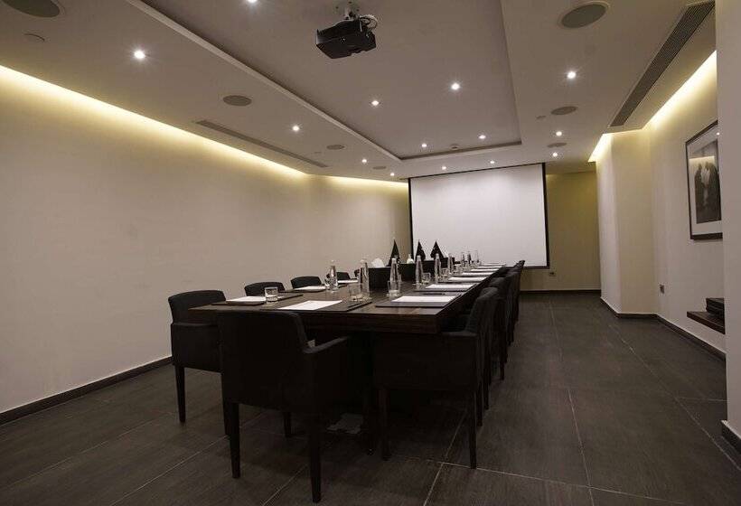 Отель Royal Tulip Achrafieh