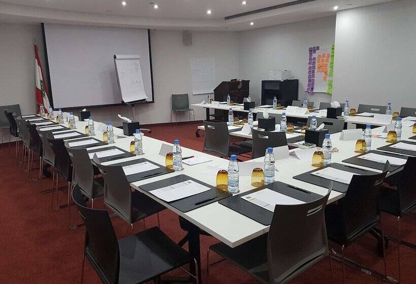 Отель Royal Tulip Achrafieh