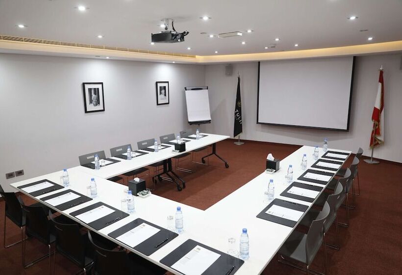 Отель Royal Tulip Achrafieh