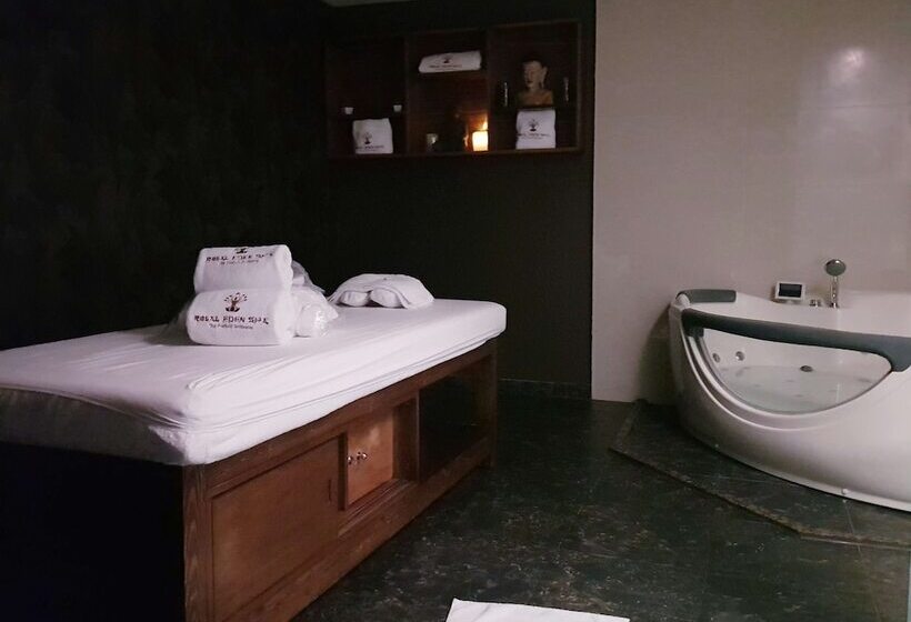 Отель Royal Tulip Achrafieh