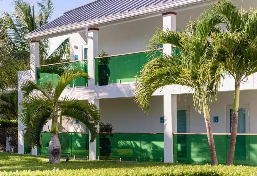 هتل The Oasis At Grace Bay