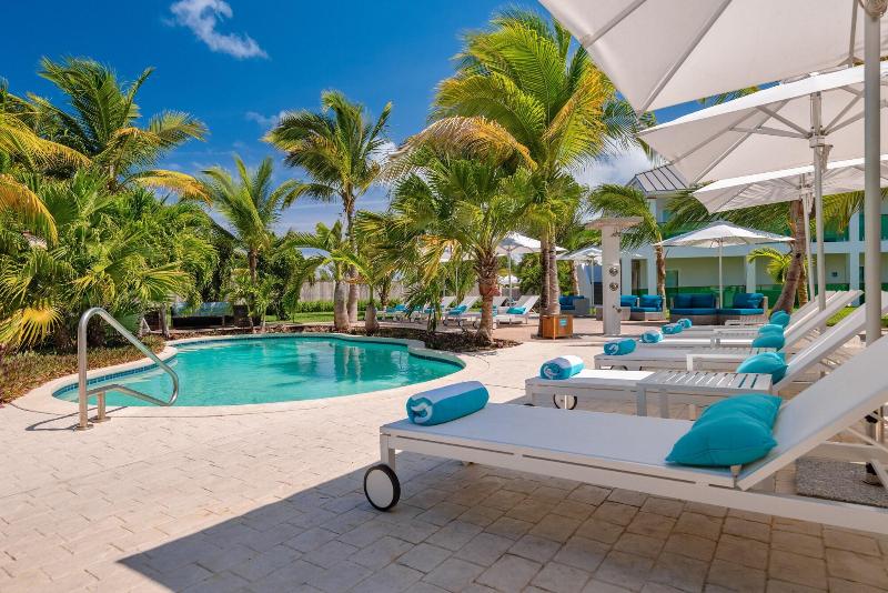 هتل The Oasis At Grace Bay