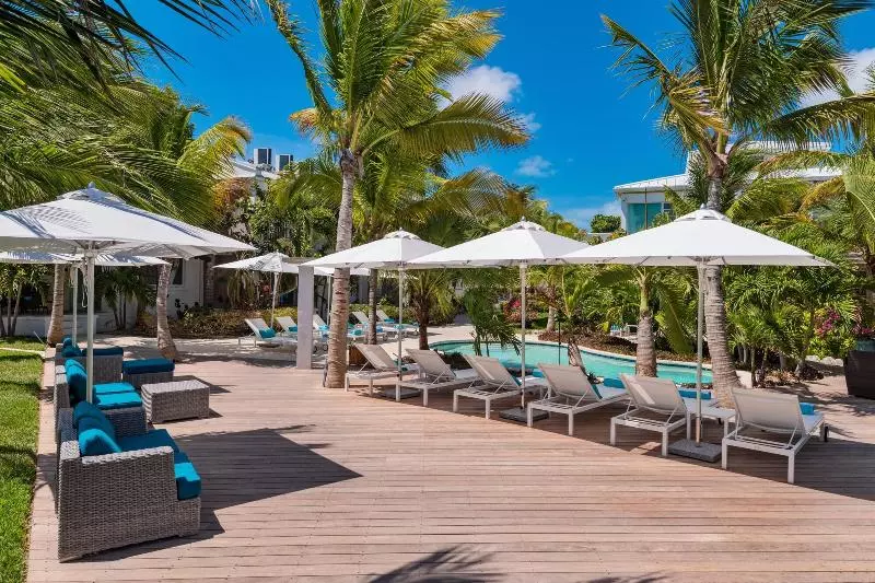 هتل The Oasis At Grace Bay