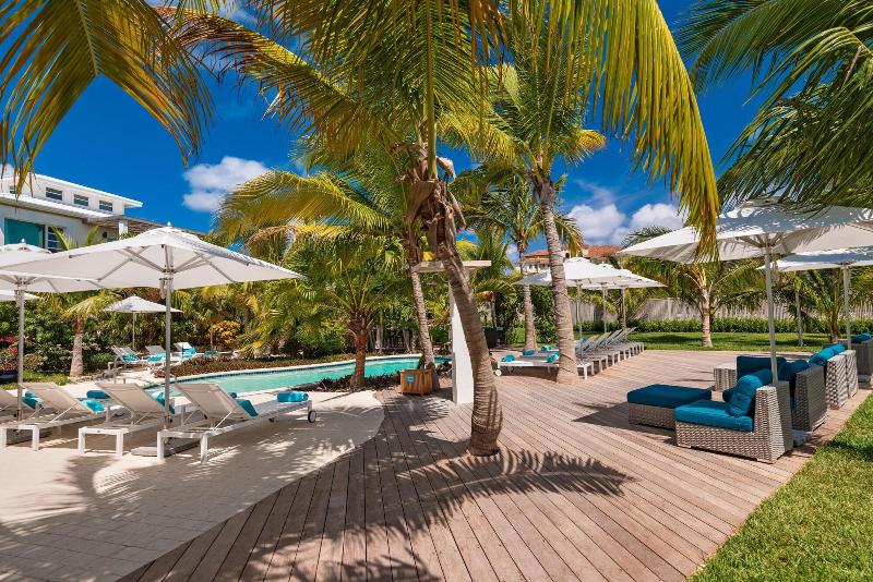 هتل The Oasis At Grace Bay