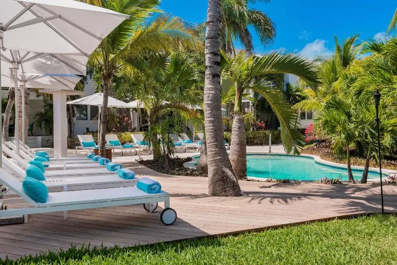 هتل The Oasis At Grace Bay