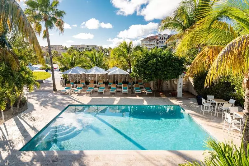 هتل The Oasis At Grace Bay