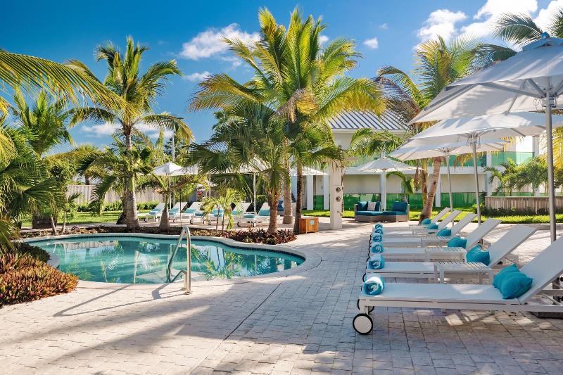 هتل The Oasis At Grace Bay