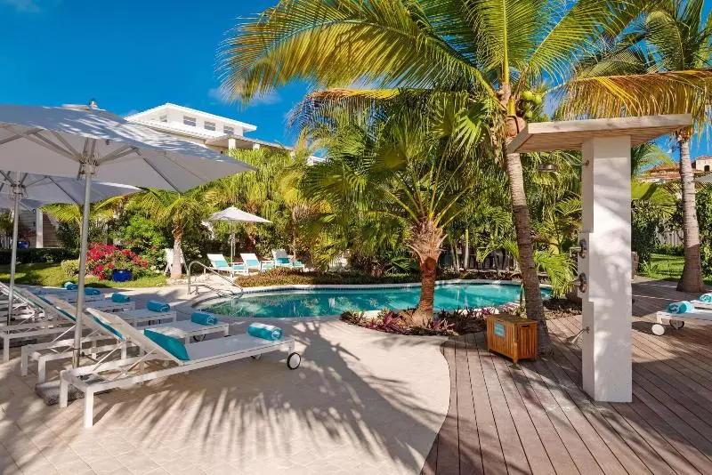 هتل The Oasis At Grace Bay