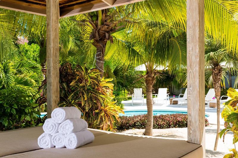 هتل The Oasis At Grace Bay