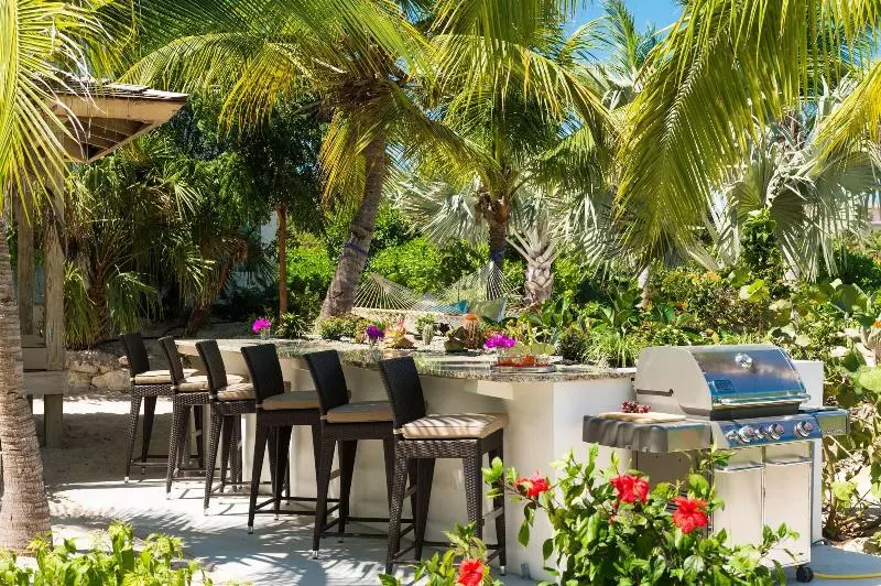 هتل The Oasis At Grace Bay