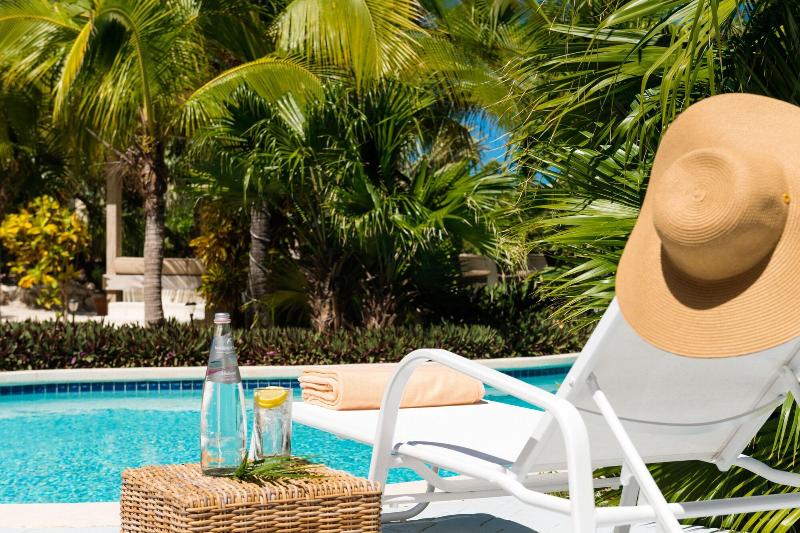 هتل The Oasis At Grace Bay