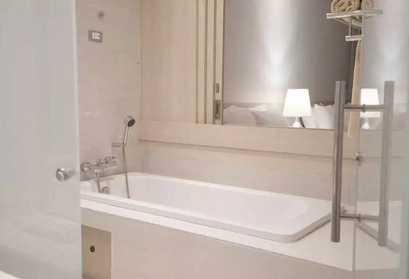 هتل Tri Shawa Resort