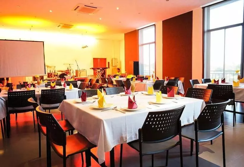 هتل Tri Shawa Resort