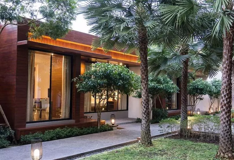 هتل Tri Shawa Resort