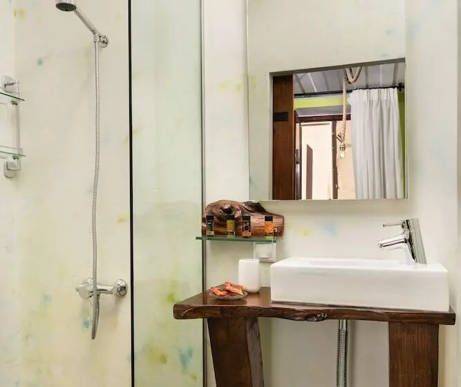پانسیون Favela Living Space