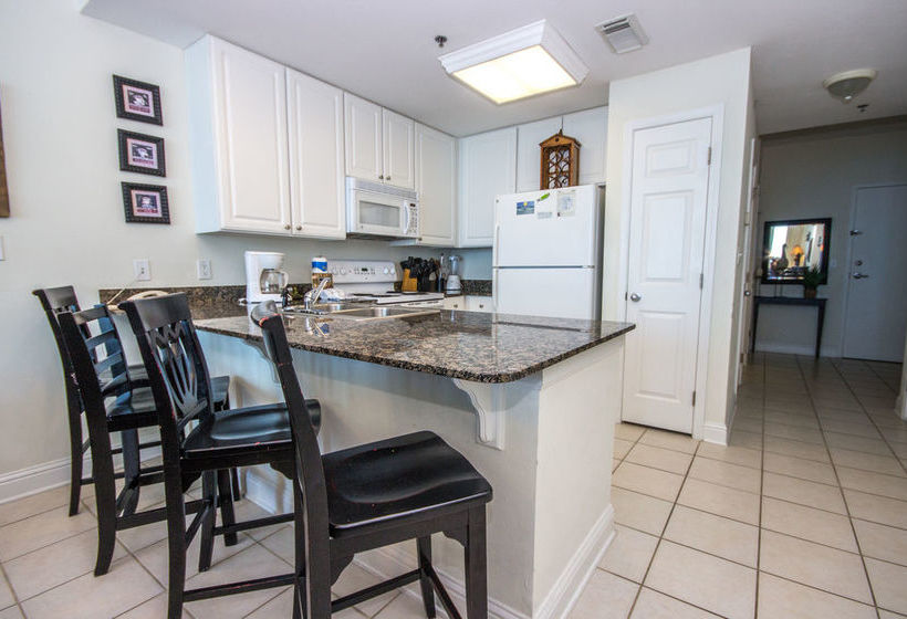 Lighthouse Condos By Hosteeva