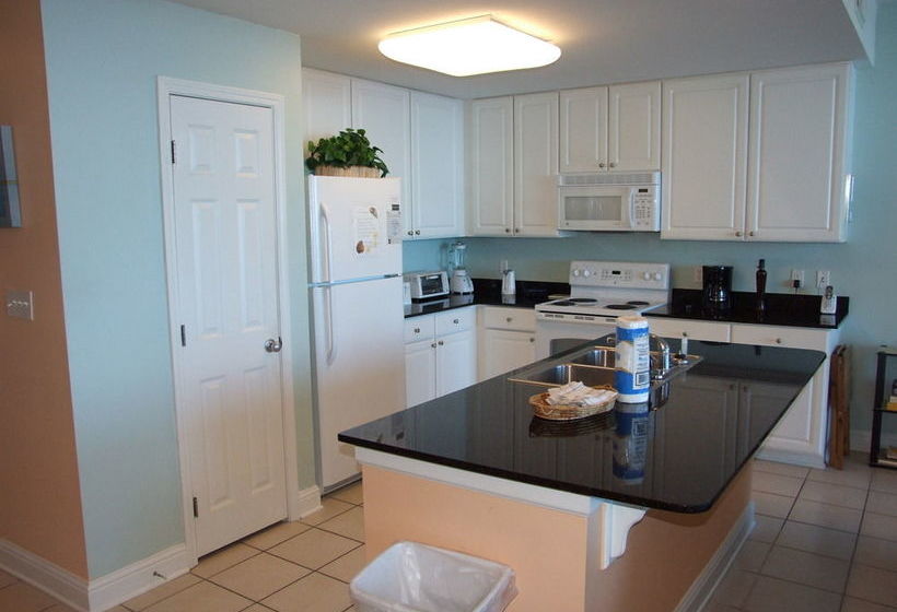 Lighthouse Condos By Hosteeva