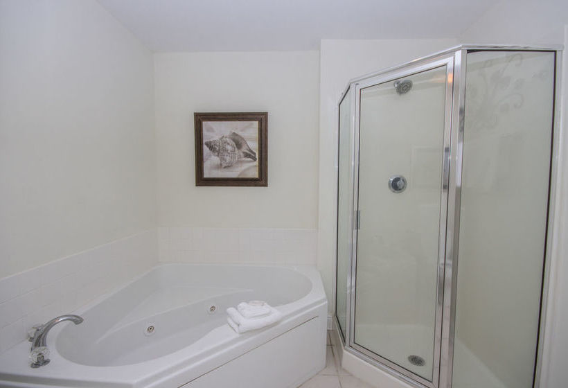 Lighthouse Condos By Hosteeva