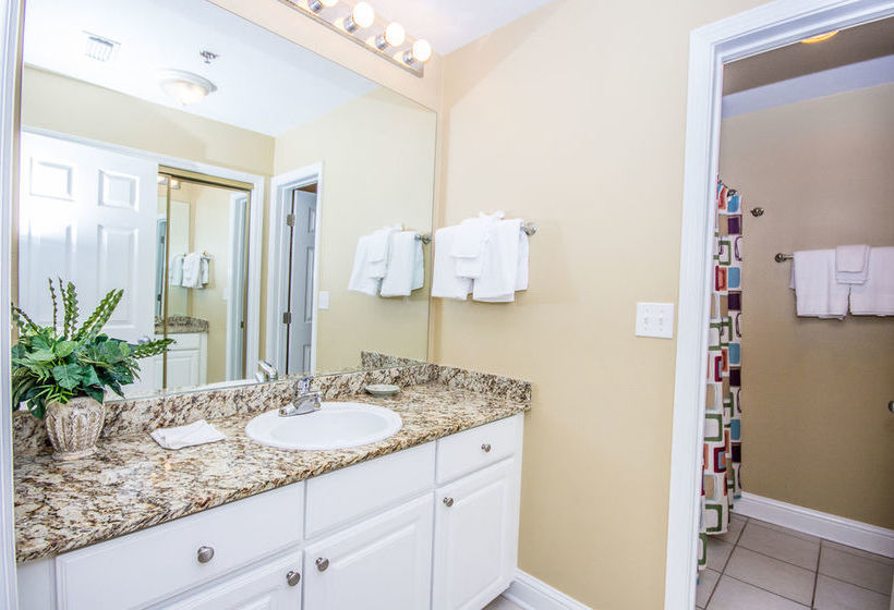 Lighthouse Condos By Hosteeva