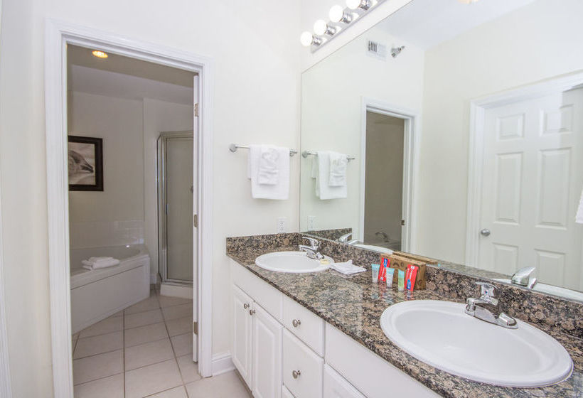 Lighthouse Condos By Hosteeva