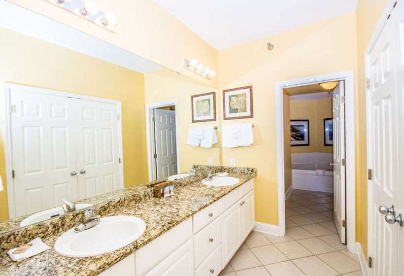 Lighthouse Condos By Hosteeva