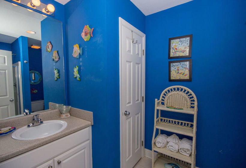 Lighthouse Condos By Hosteeva