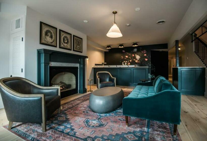 הוסטל Old Dutch Inn