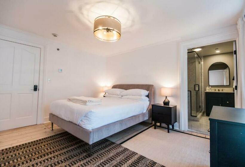 הוסטל Old Dutch Inn