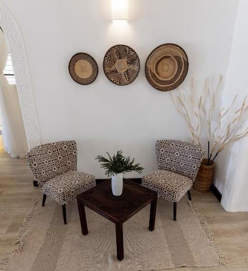 هتل Coconut Beach Boutique   Apasio Lodges