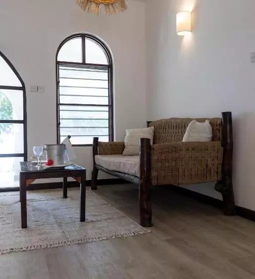 هتل Coconut Beach Boutique   Apasio Lodges