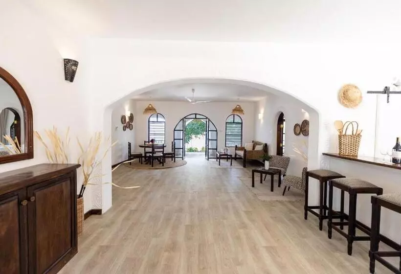هتل Coconut Beach Boutique   Apasio Lodges