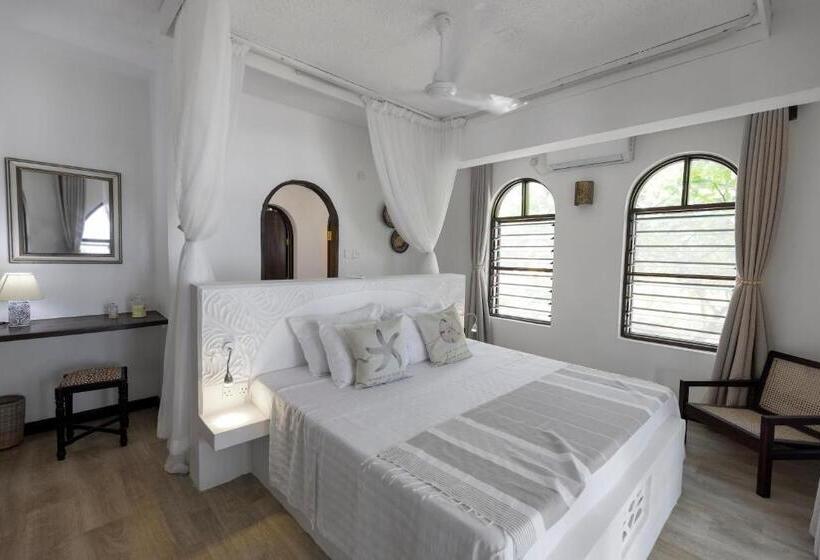 هتل Coconut Beach Boutique   Apasio Lodges