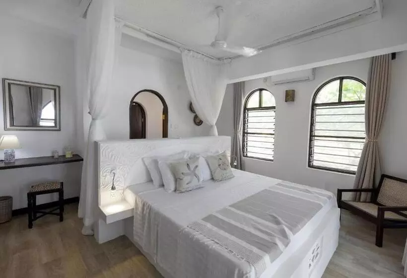 هتل Coconut Beach Boutique   Apasio Lodges