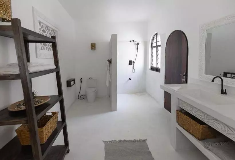 هتل Coconut Beach Boutique   Apasio Lodges