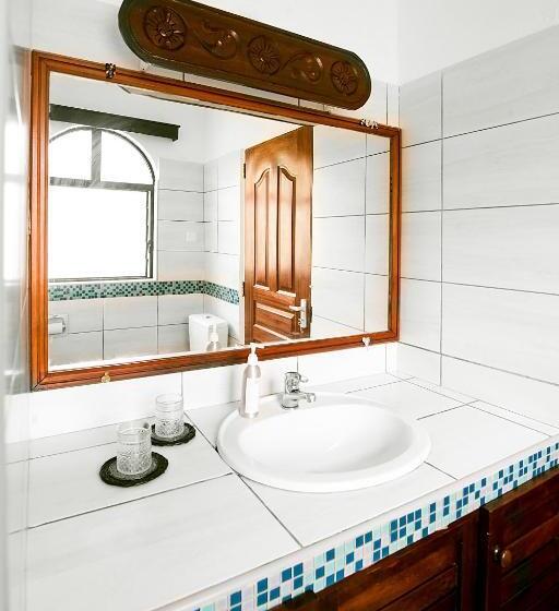 هتل Coconut Beach Boutique   Apasio Lodges