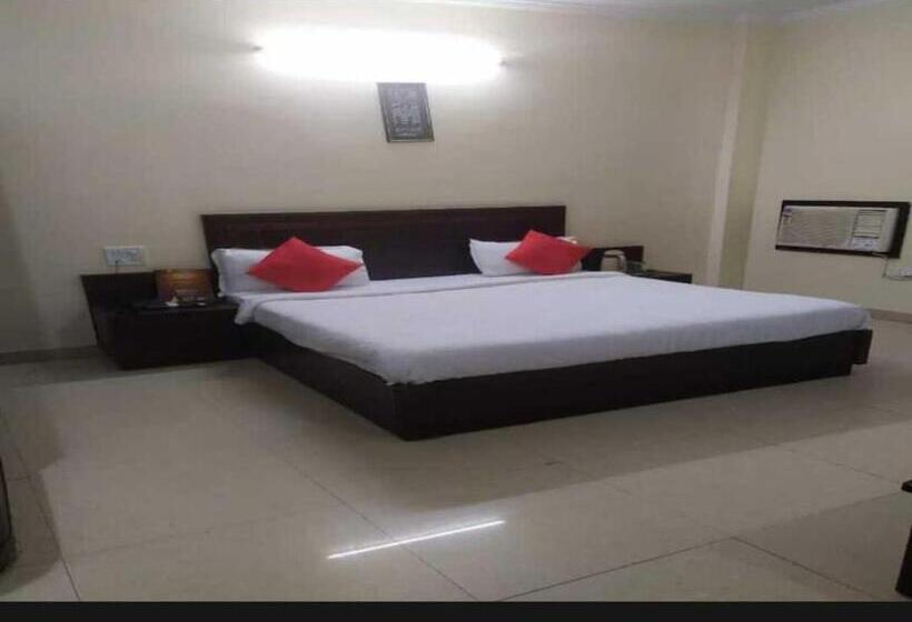 Oyo Hotel Royal Berry