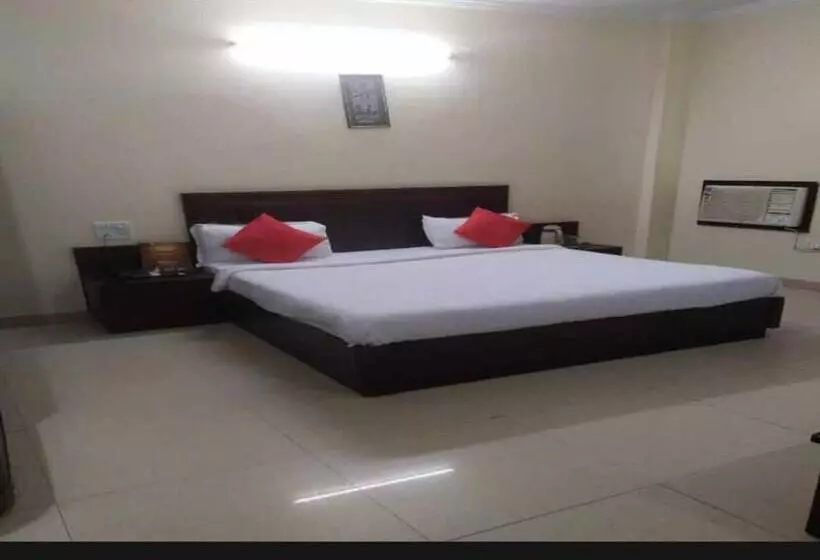 Oyo Hotel Royal Berry